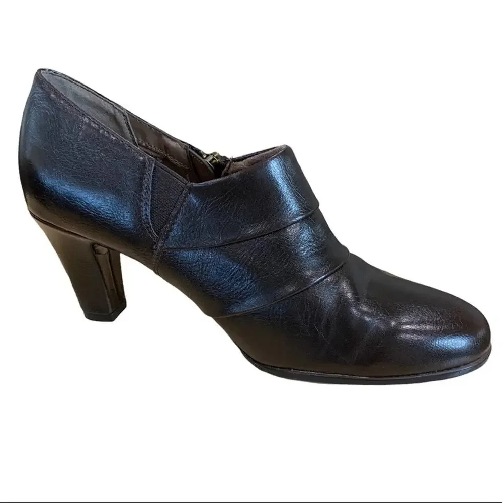 Aerosoles  shoes shooties. Side zip slip‎ on ankle booties. Size 8. Heel rest - Picture 4 of 11